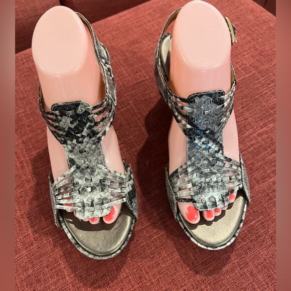 Clarks Star Gaze Wedge Heel Gray Black Snakeskin Strappy Bendable Sandals Sz 9 - Picture 2 of 10